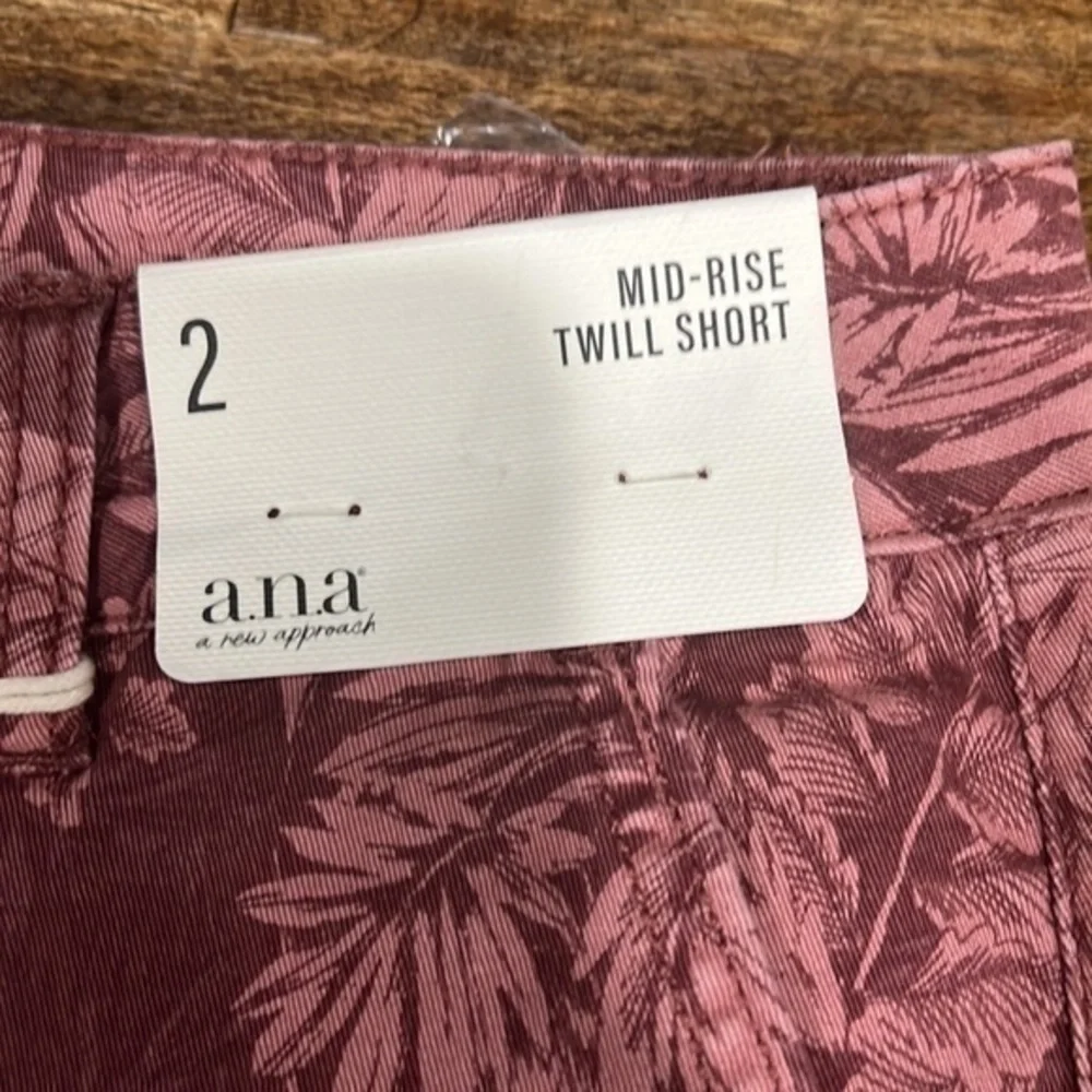 🟣NWT Mid-rise Twill Shorts a.n.a. burgundy mali tropics